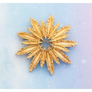 Vintage Spikey Floral Shaped Gold Tone Brooch | Avon | J25